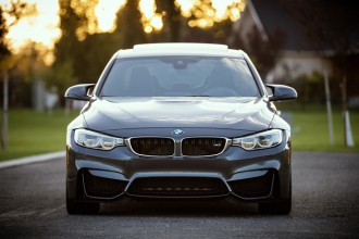 我現在有1台 BMW X3汽車，想借約20萬元左右，利息怎麼算?實拿20萬嗎?會不會扣保管費以及額外的費用呢?