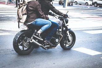 急尋太平免留車借款案例分享。近年來外送產業蓬勃發展,越來越多人加入外送員這個新興行業,一位叫小高的先生就是其中之一,小高非常勤勞,一天跑單都12個小時以上。 某天,他一如往常的跑外送時,突然接到家人的電話,沒想到是小高的母親突然中風,需要開刀裝支架,小高去醫院了解情況之後,醫生告知他需要一筆數目不小的手術費,要他趕快去準…